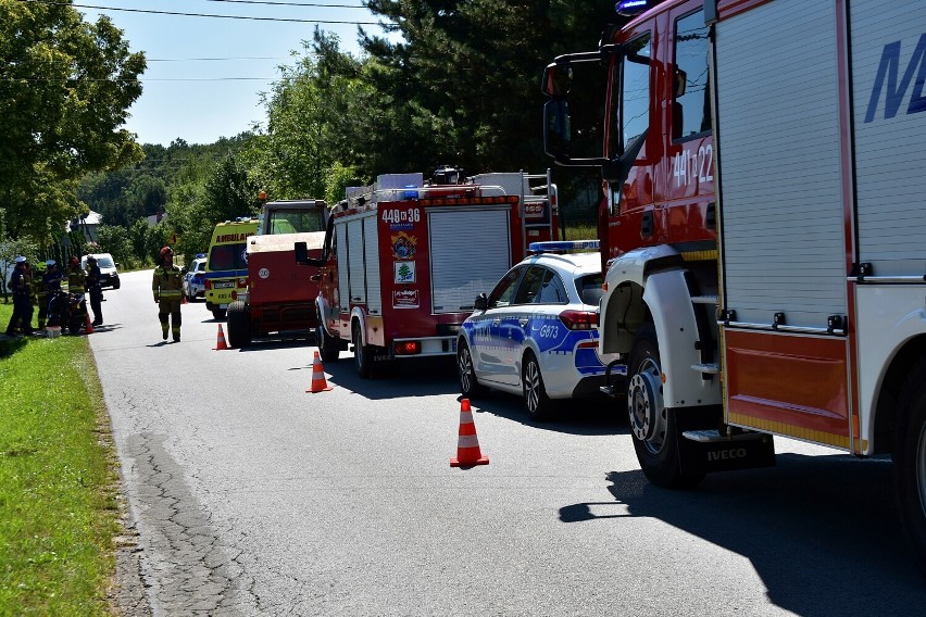 Wypadek na drodze w stronę Brunar. Motocykl z impetem...