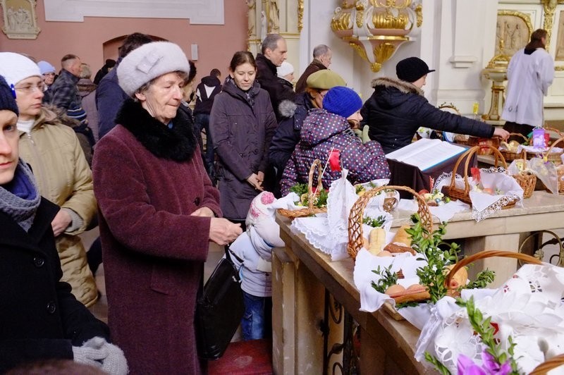 Święconka w Poznaniu. Co poznaniacy mają w koszykach? [ZDJĘCIA]