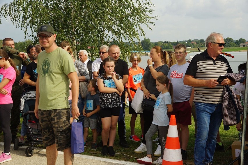 Honorowy Bieg Pamięci imienia majora Ludwika Zwolańskiego w Kazimierzy Wielkiej. Miał również wymiar charytatywny. Zobaczcie zdjęcia