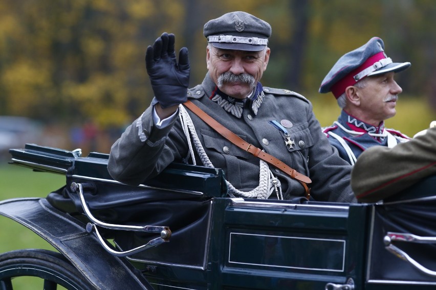 Obchody Święta Niepodległości w Łazienkach Królewskich. Marszałek Piłsudski wrócił do ukochanego miejsca stolicy [ZDJĘCIA]
