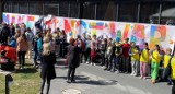 "Make art not war" w Ostrowcu. Dzieci i młodzież malują przeciwko wojnie. Zobaczcie wideo i zdjęcia