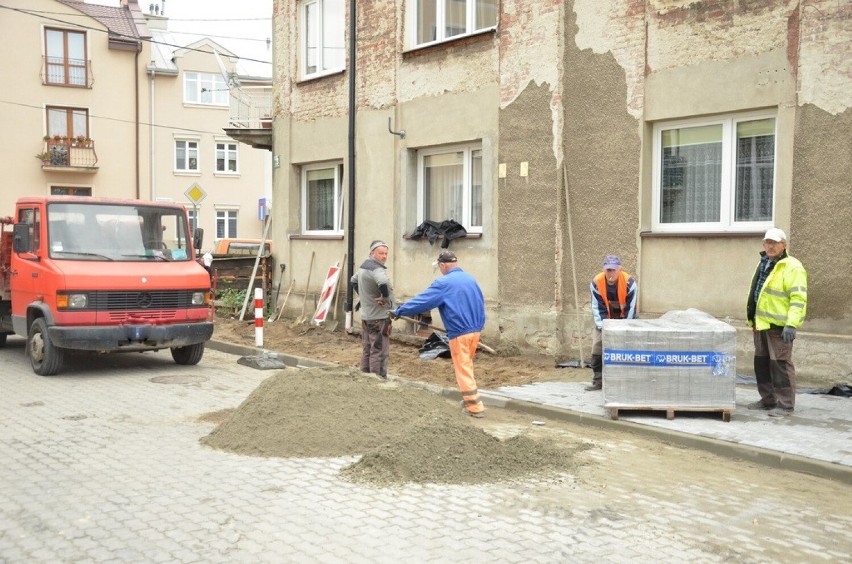 Remont chodników przy ul. Reymonta w Przemyślu.