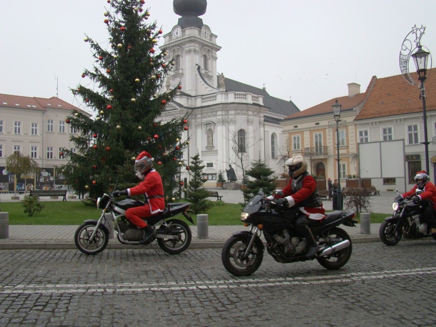 Mikołaje na motocyklach. Byli w Wadowicach, Mucharzu i Świnnej-Porębie