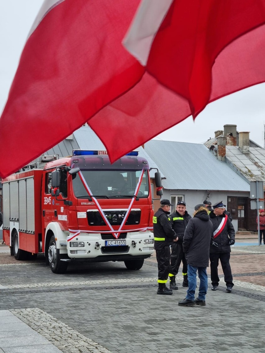 Druhowie z OSP w Wojsławicach otrzymali wóz strażacki. Zobacz zdjęcia