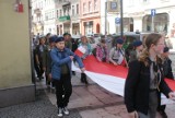 Święto Flagi w Kaliszu. Biało-czerwony korowód przeszedł ulicami miasta. ZDJĘCIA