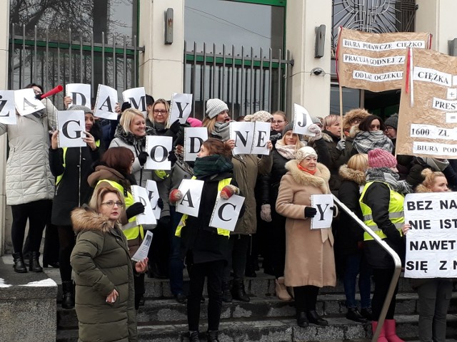 Urzędnicy Sądu Rejonowego w Gdyni wciąż protestują.
