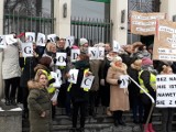 Urzędnicy Sądu Rejonowego w Gdyni wciąż protestują. Wyszli w poniedziałek 17.12.2018 z sądu. Domagają się podwyżek