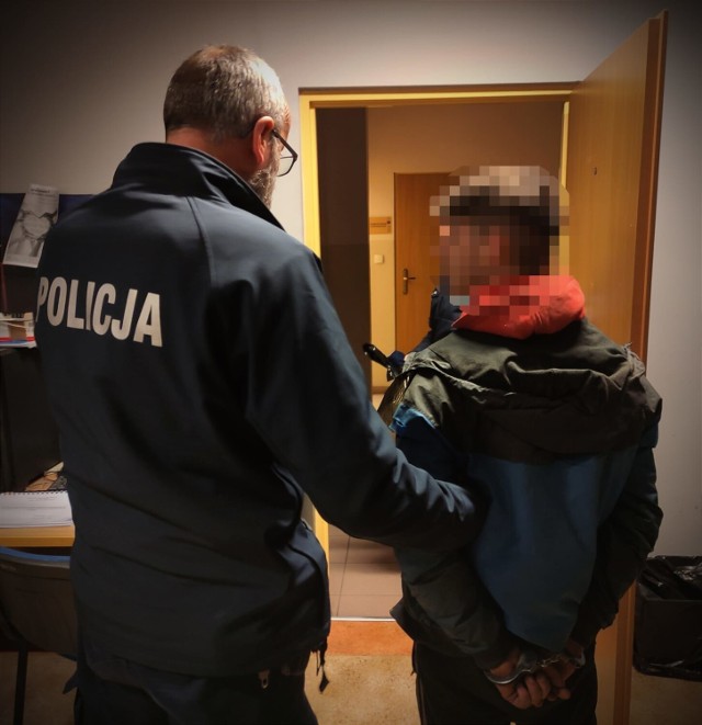 Dzielnicowy z Posterunku Policji w Lipnicy udowodnił, że niezbędne jest bardzo dobre rozpoznanie wśród nieletnich. Gdy otrzymał sądowy nakaz doprowadzenia 17-latka do Młodzieżowego Ośrodka Wychowawczego, już po niespełna godzinie dotarł do jego miejsca pobytu i zatrzymał nastolatka.