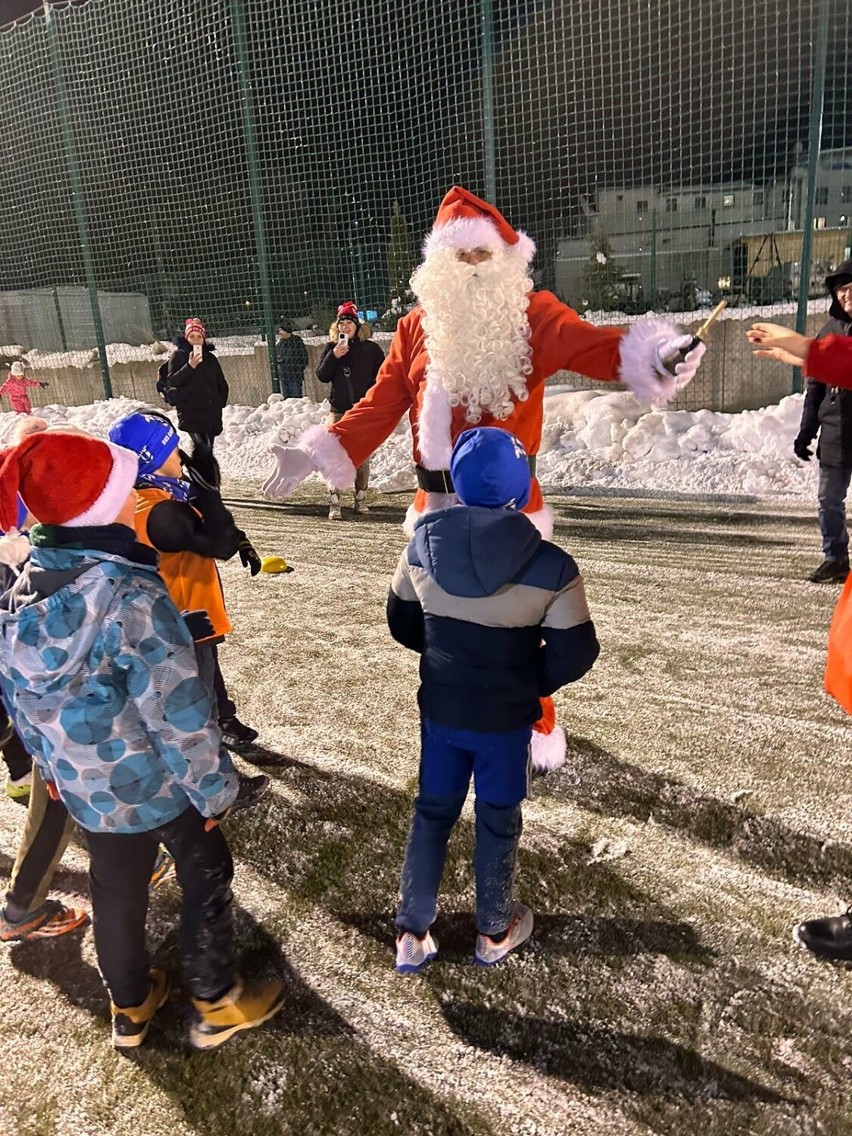 Świety Mikołaj zawitał na stadion w Kartuzach