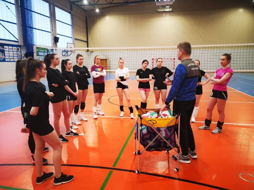Volley Radomsko z sekcją seniorską kobiet! Klub zaprasza panie na trening. ZDJĘCIA