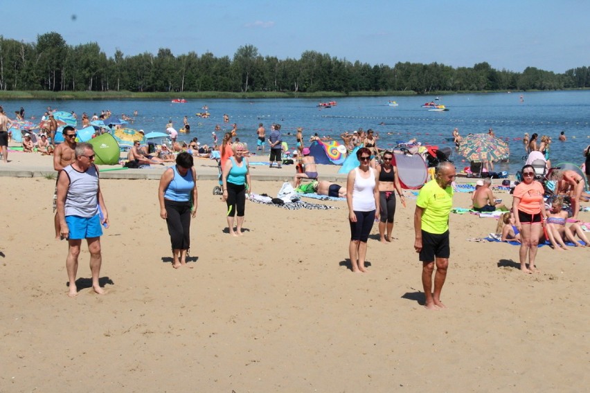 Gorące lato nad Pogorią III, plaża oblegana przez...