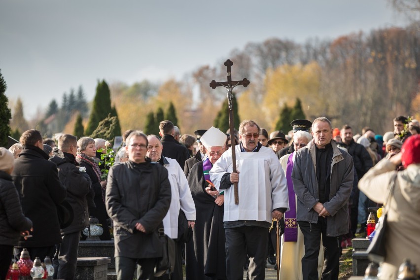 Pogrzeb Piotra Szczęsnego z Niepołomic, który podpalił się w centrum Warszawy [DUŻO ZDJĘĆ]