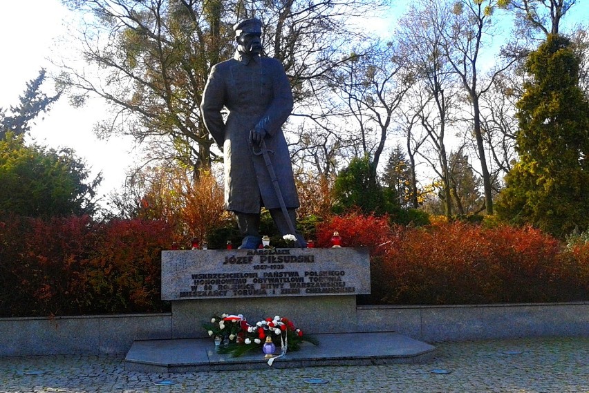 Marszałek Józef  Piłsudski na placu Rapackiego.