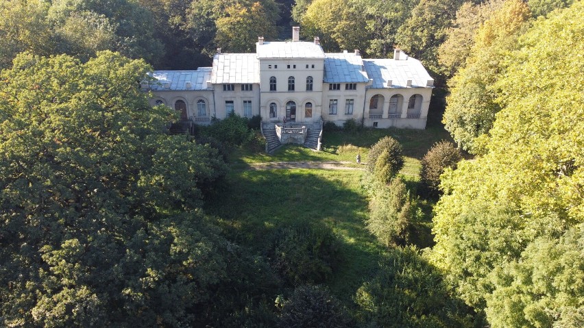 Pałac wybudowany został dla Emilii Sczanieckiej – osoby...