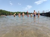Bezpłatna nauka pływania nad Jeziorem Gałęźnym w Kościerzynie. Zajęcia odbywają się od poniedziałku do piątku ZDJĘCIA