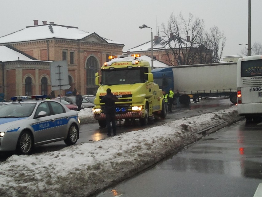 Bielsko-Biała: Ciężarówka zablokowała centrum miasta. Powstał spory korek