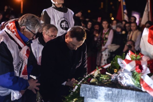 Andrzej Duda: Przyklęknąłem przed pomnikiem ofiar Grudnia ‘70, oddając hołd w imieniu Rzeczypospolitej Polskiej i całego naszego narodu