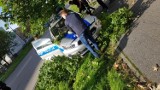 Tragiczny wypadek w Świętochłowicach. Radiowóz uderzył w drzewo, dwóch policjantów zostało rannych. Lądował LPR [ZDJĘCIA]