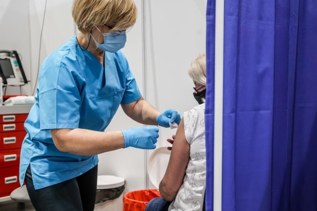 Masowy punkt szczepień we Włocławku działa w hali OSiR od 4 maja