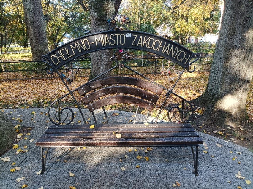 Ławeczka zakochanych w parku w Wejherowie