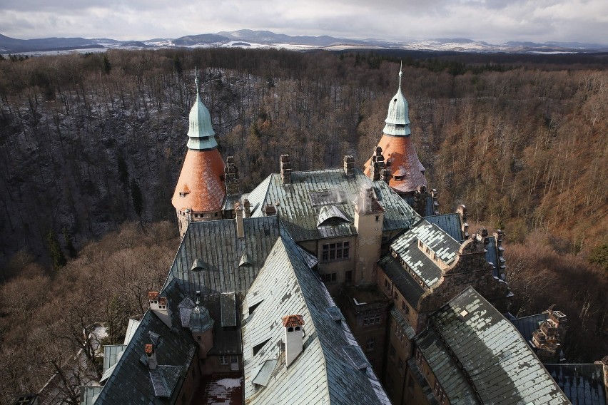 W ramach remontu dachu zamku Książ, pokrycie z blach...