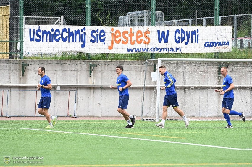 Fortuna 1. Liga. Zawodnicy Arki Gdynia w czwartek 30.07.2020 rozpoczęli przygotowania do nowego sezonu. Potężne zmiany kadrowe w klubie