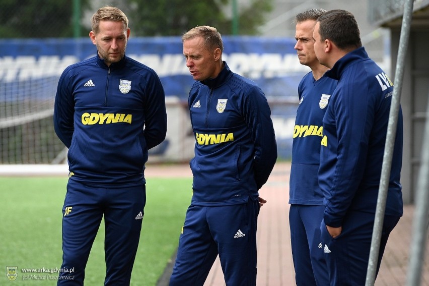 Fortuna 1. Liga. Zawodnicy Arki Gdynia w czwartek 30.07.2020 rozpoczęli przygotowania do nowego sezonu. Potężne zmiany kadrowe w klubie