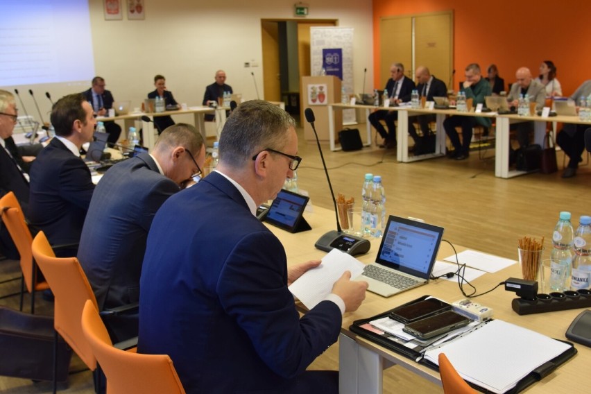 Rada Miasta Zduńska Wola spotkała się na sesji pierwszy raz...