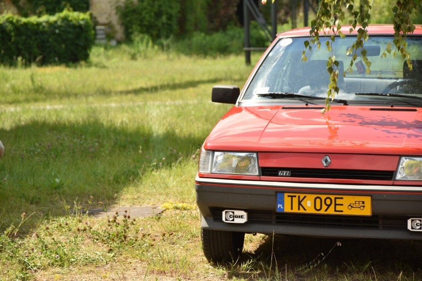 Zlot zabytkowych pojazdów w Starachowicach. Przyjechało 150 aut