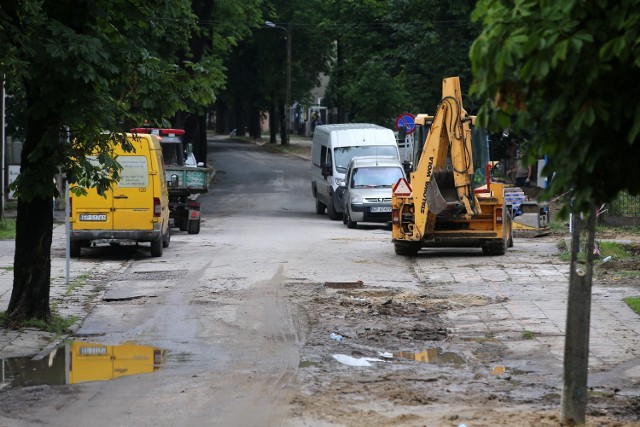 Do połowy października będzie trwał remont ulicy Cmentarnej w Piotrkowie, która na czas prowadzenia robót jest zamknięta dla samochodów