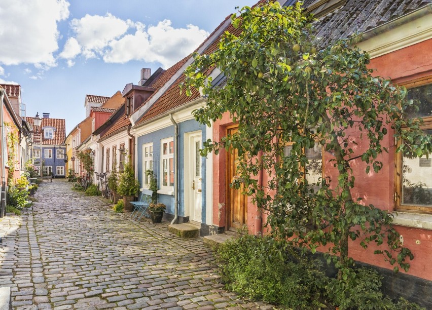 Aalborg, czwarte co do wielkości miasto Danii, oferuje...