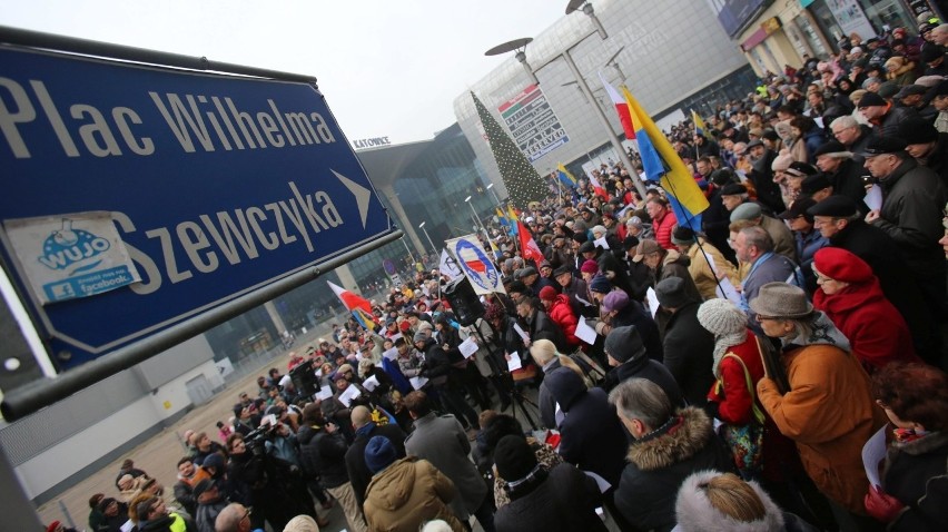 Nie poskutkowały protesty, nie pomogły sądy. Plac Wilhelma...