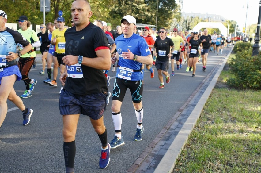 WIĘCEJ ZDJĘĆ: Maraton Warszawski 2018. Zdjęcia uczestników...