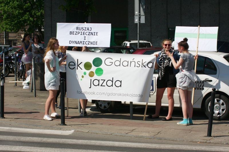 Lekcje eko-jazdy na ulicach Gdańska. Kierowcy dowiedzieli się jak jeżdżąc dbać o środowisko ZDJĘCIA
