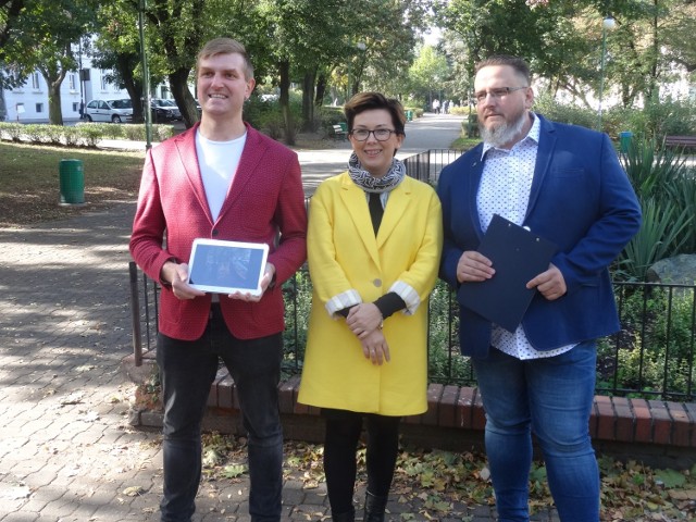 Od lewej: kandydat do rady miasta Błażej Majerowicz, kandydatka na wiceprezydenta Barbara Oliwiecka oraz kandydat do rady miasta Marcin Janus