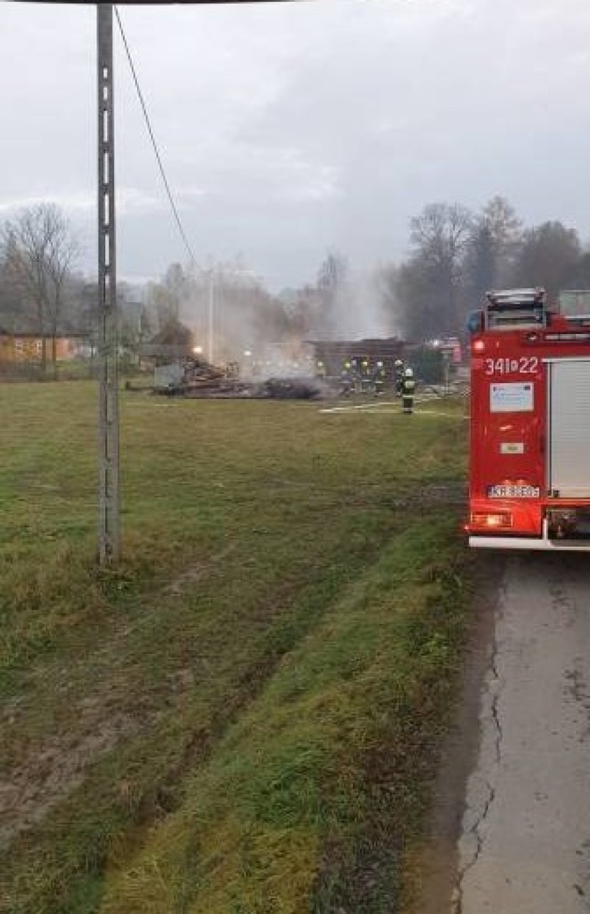 Lipnica Wielka. Pożar budynku mieszkalnego. Zostały tylko zgliszcza [ZDJECIA]