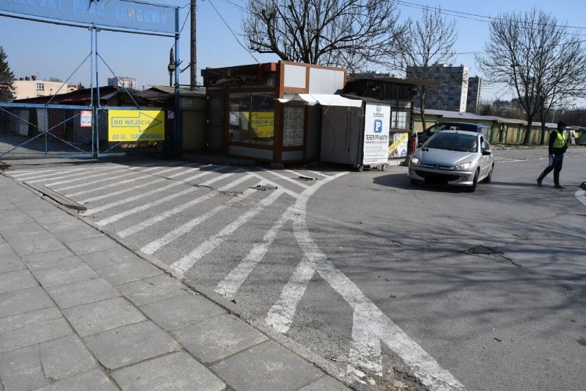 Koronawirus. Kielce. Wielka zadyma na kieleckich bazarach. Policja interweniowała już dwukrotnie (WIDEO, zdjęcia)