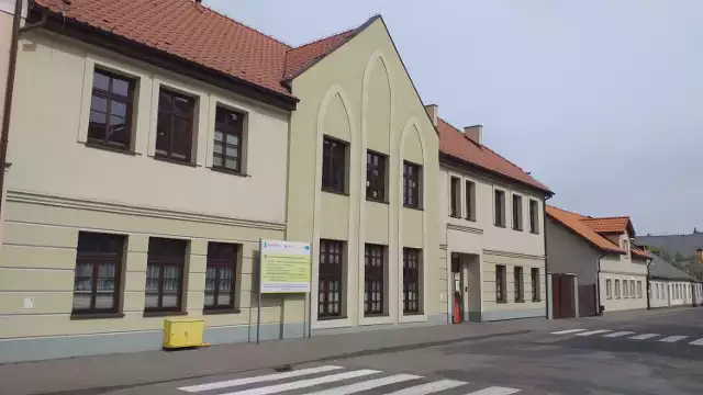 Ośmiu z dziewięciu pacjentów Domu Pomocy Społecznej w Chełmnie, prowadzonego przez siostry szarytki, trafiło do szpitala