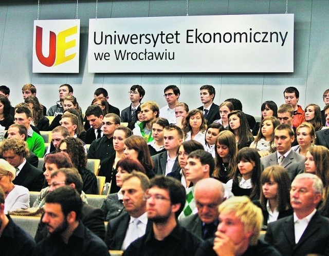 Wrocławskie uczelnie inaugurują rok akademicki. Wczoraj zaczął Uniwersytet Ekonomiczny