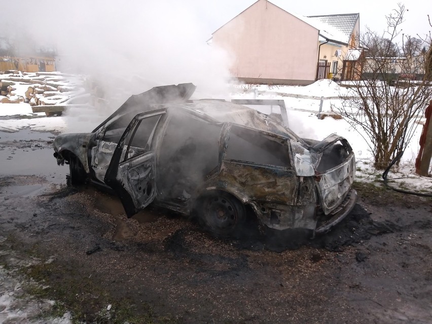 Kolejne spalone auto w gminie Krokowa - 18 stcyznia 2021