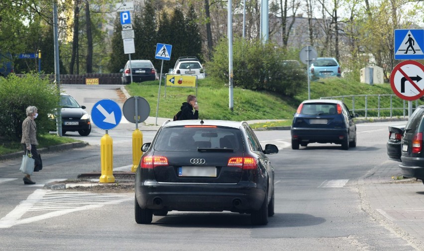 Na ulicach Wodzisławia Śl. trudno kogoś spotkać bez maseczki...