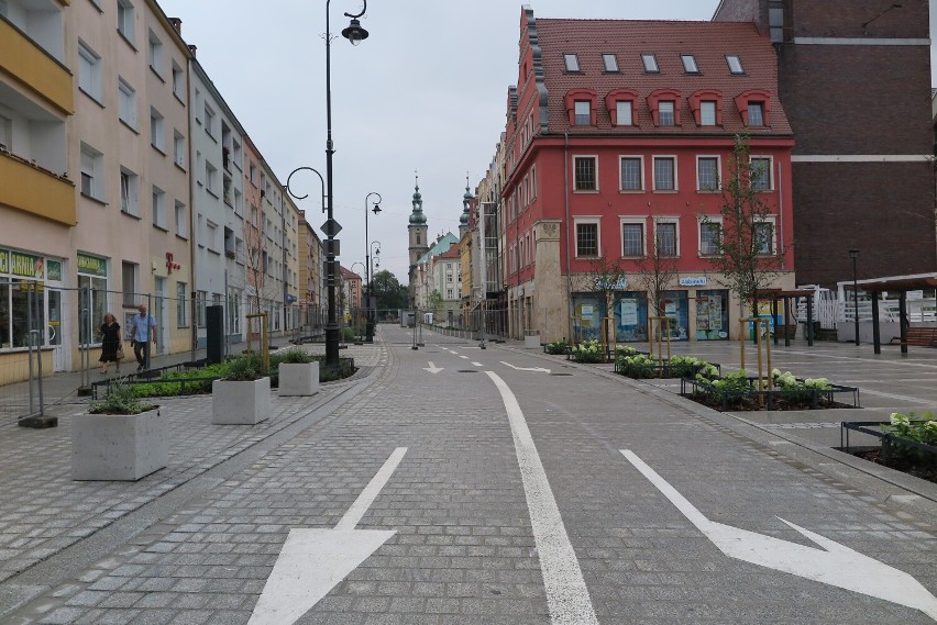 Remont rynku w Nysie na ukończeniu. Działa fontanna multimedialna. Trwa przebudowa placu przed bazyliką