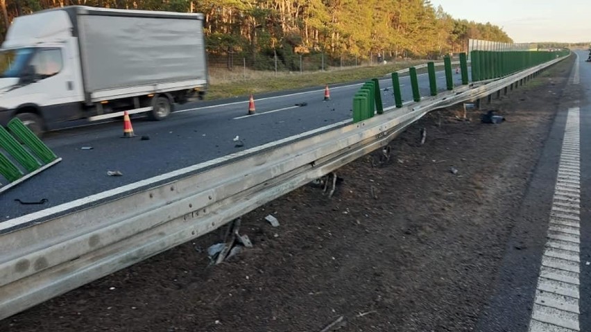 Wtedy w ich auto uderzył nadjeżdżający tą samą trasą...