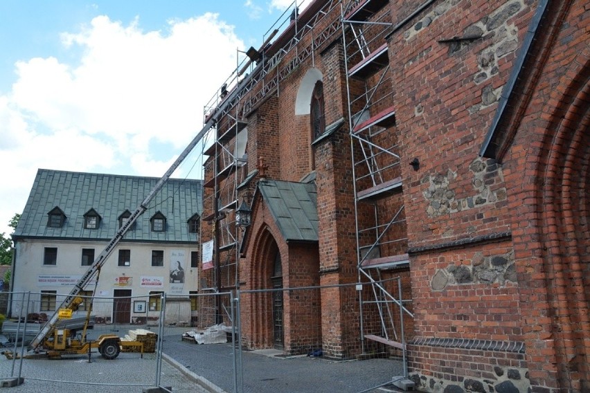 Remont dachu kościoła pod wezwaniem Podwyższenia Krzyża...
