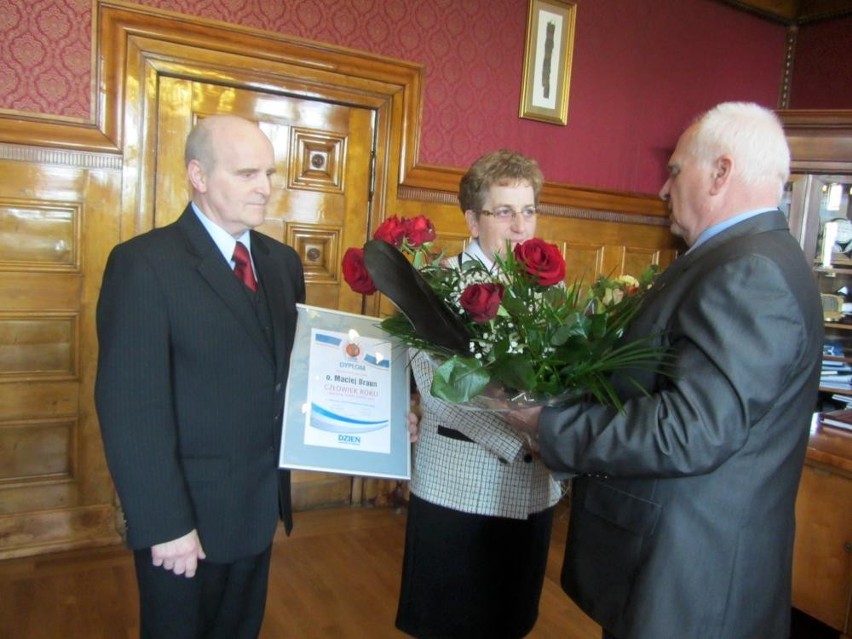 Człowiek Roku 2012- wyróżnienie specjalne dla o. Macieja Brauna odebrali jego rodzice