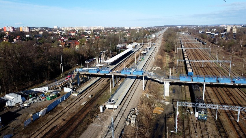 Kolejarze zmieniają kolejną stację w Krakowie. "W kilkanaście minut dojedziemy do centrum Krakowa"