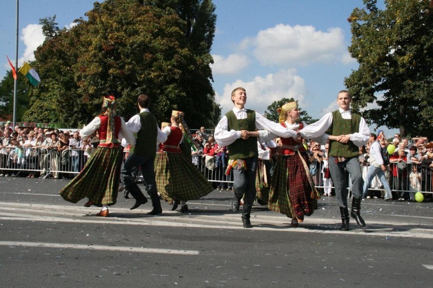 Winobranie 2010 - Festiwal folkloru: każdy przedstawia to co ma najlepszego