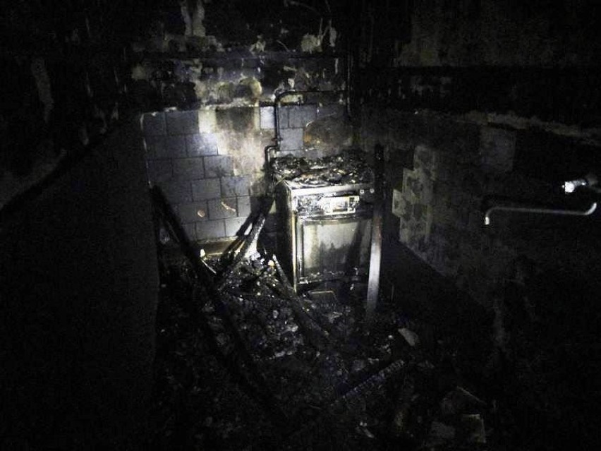 Nowy Sącz. Trzy osoby poszkodowane w pożarze domu [ZDJĘCIA]
