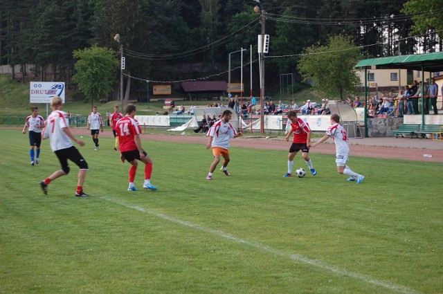 We wtorek na stadionie MOSiR Bytovia testowała nowych piłkarzy