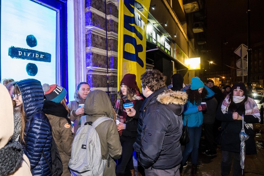 Sklep Eda Sheerana w Warszawie oficjalnie otwarty! Tłumy...